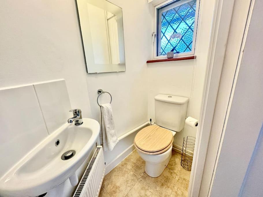Central Chichester Sanctuary 외부 사진