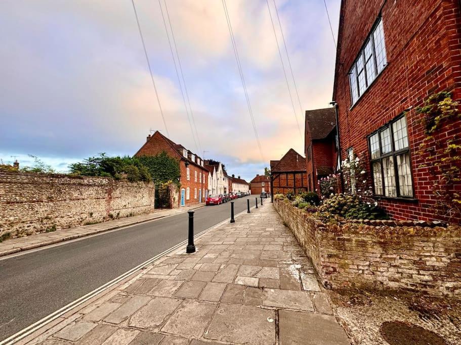 Central Chichester Sanctuary 외부 사진